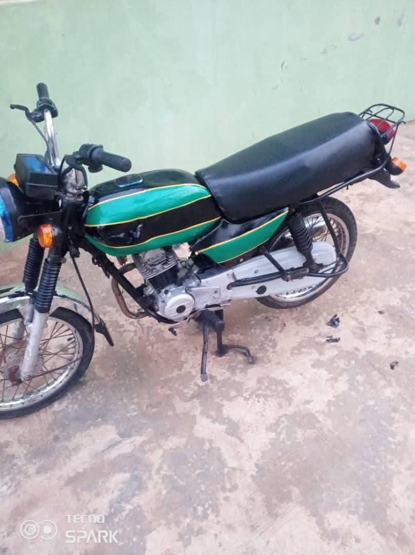 A picture of 2018 Bajaj boxer