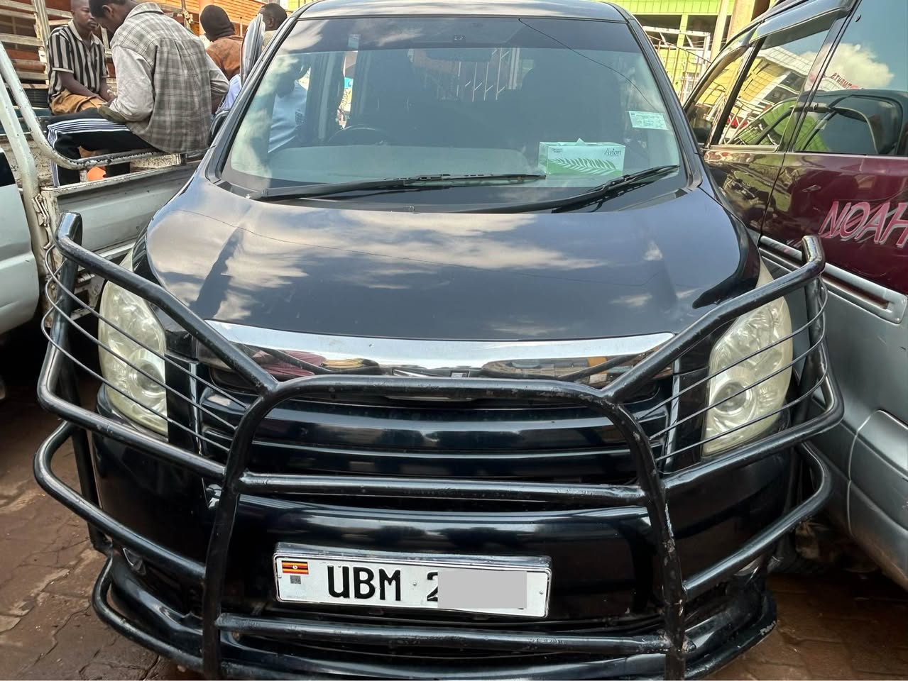 A picture of TOYOTA NOAH SI