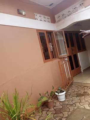 A picture of Double rooms houses at Mutungo for rent