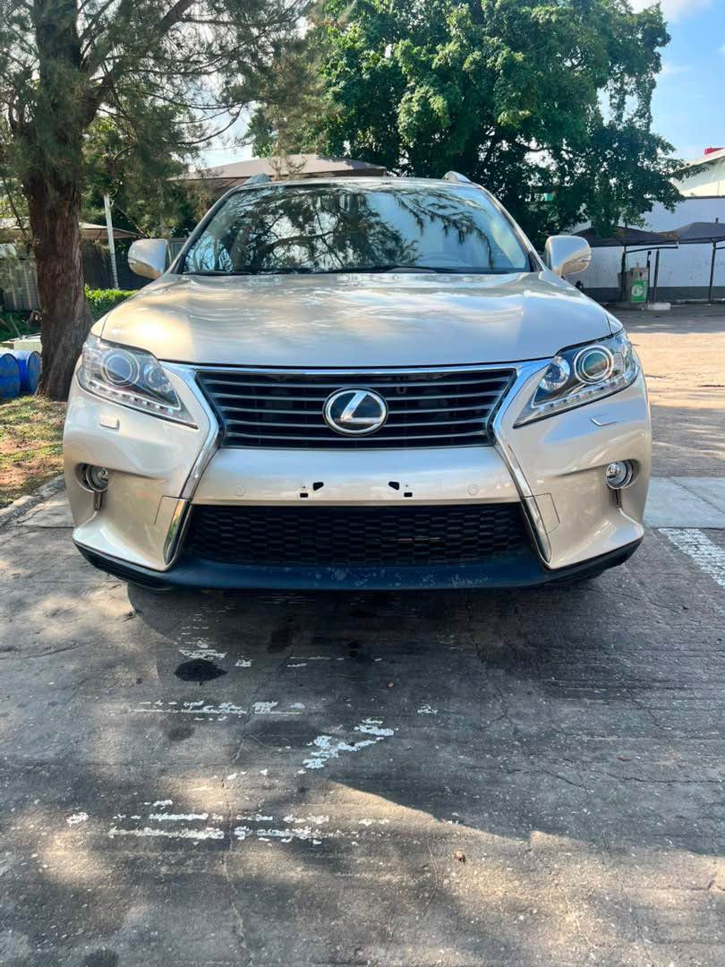 A picture of Distress Foreign used Lexus RX350
