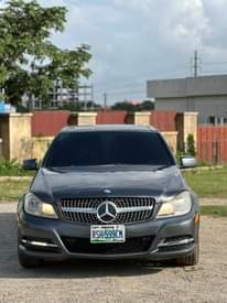 A picture of 2010 MERCEDES BENZ C350 FULL OPTION