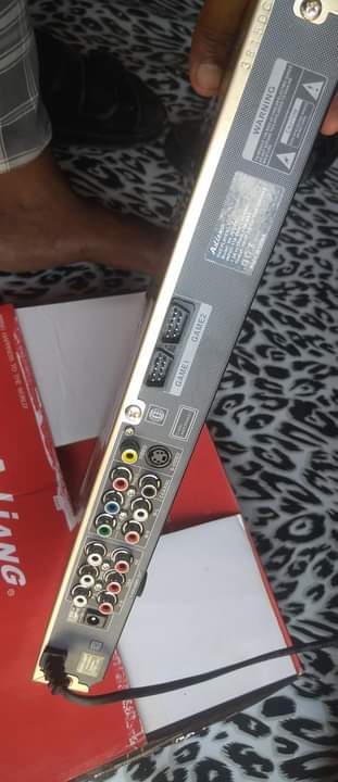 A picture of hii ni DVD MPYA KABISA na niyakisasa unaweza kuotumia kwa