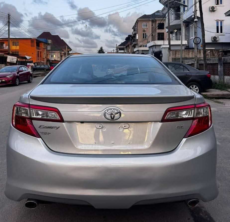 A picture of Toyota Camry 2012 13 SE