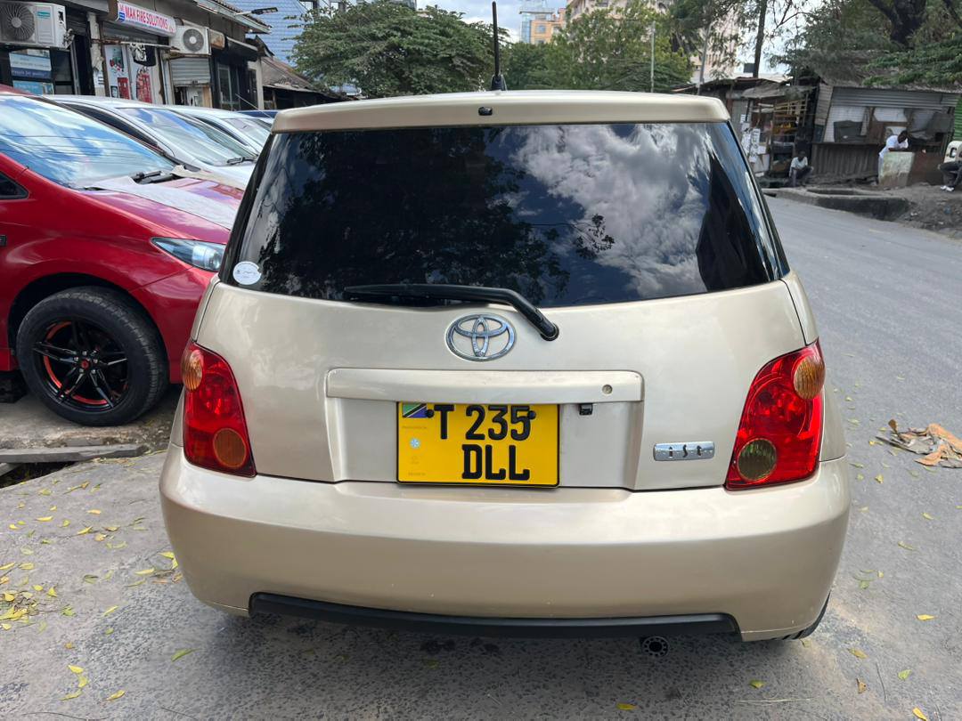 A picture of TOYOTA IST
