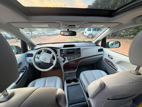 A picture of FOREIGN USED 2012 TOYOTA SIENNA XLE