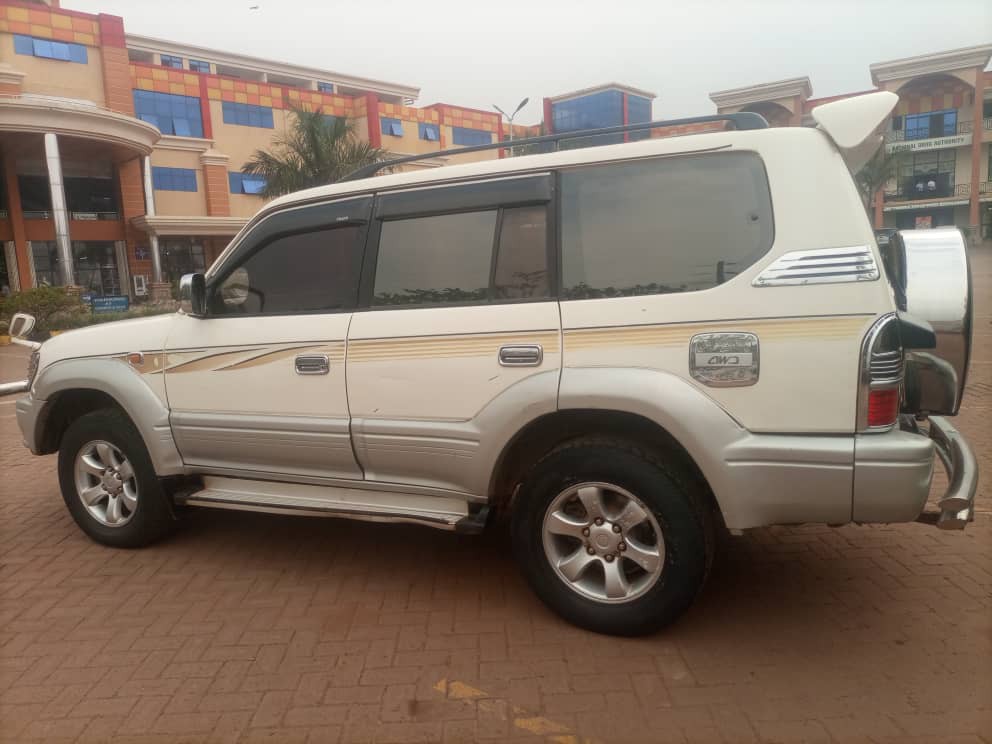 A picture of LAND CRUISER PRADO TX PETROL ITS A FANTASTIC FABULOUS CAR