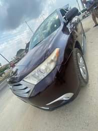 A picture of 2012 highlander nothing to fix going for 9 4m dm