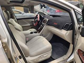 A picture of TOYOTA VENZA 2010