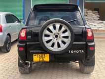 A picture of RAV4 KIPISI