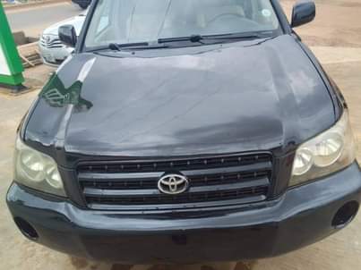 A picture of 2004 TOYOTA HIGHLANDER LIMITED