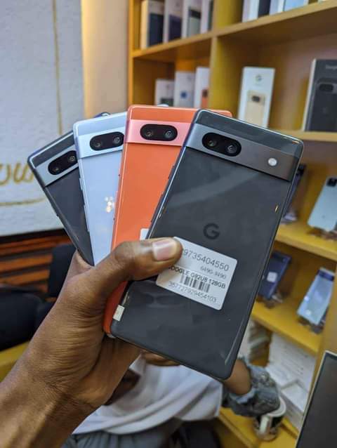 A picture of Google pixel 7 gb 128 ram 8 Clean sana used