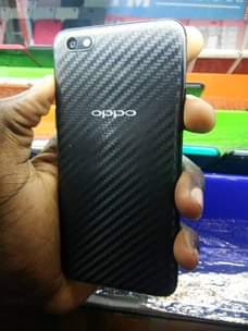 A picture of Oppo 77 32GB 4g network