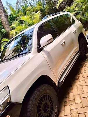 A picture of TOYOTA LANDCRUISER V8 2019