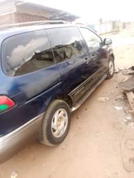 A picture of Dealer s deal for fast finger 2001 Toyota Sienna Nicely