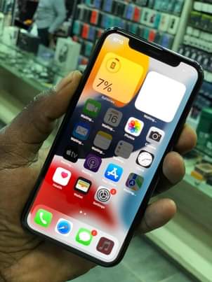 A picture of IPhone 11 pro max 256GB dual
