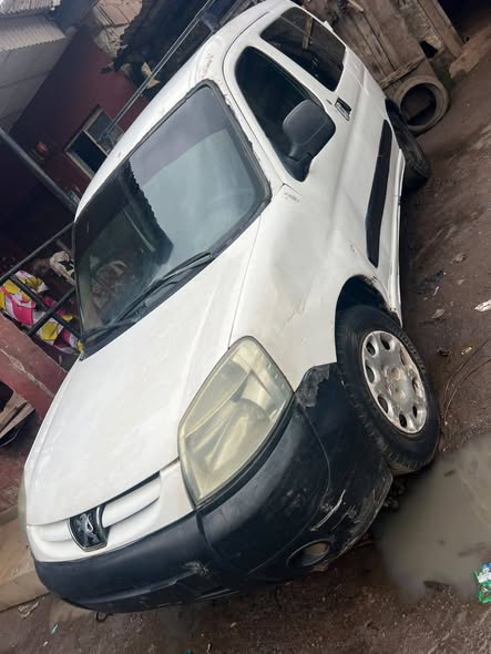 A picture of Peugeot Partner 2004 Model