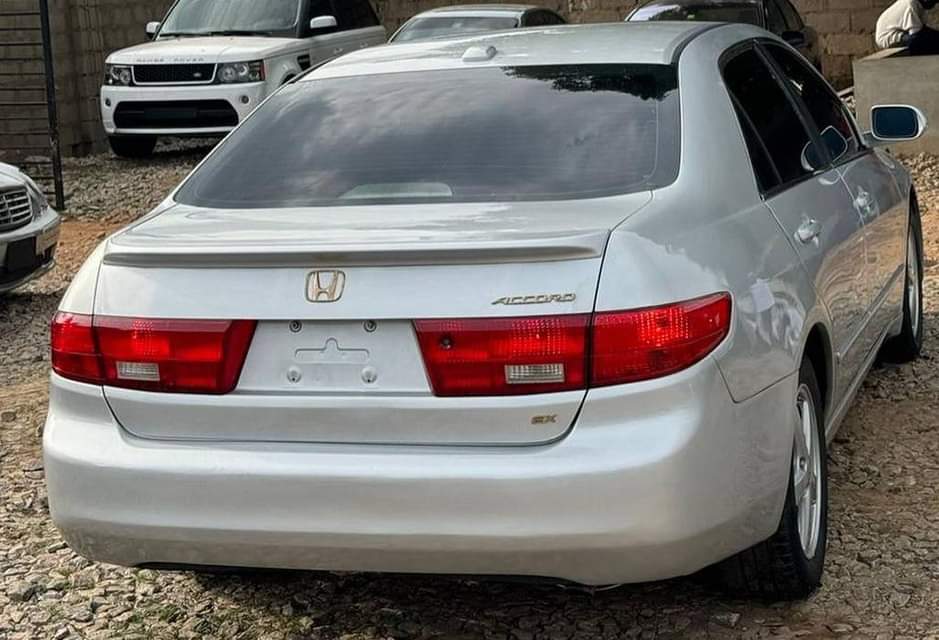 A picture of Honda Accord EOD 2005 model price 2 0000 000 price