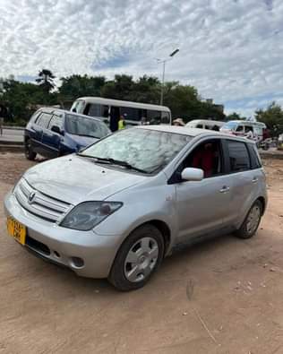 A picture of Toyota Ist Bei kitonga Niko nayo Mwanza Nipgie 0766350128