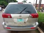 A picture of Toyota sienna 08