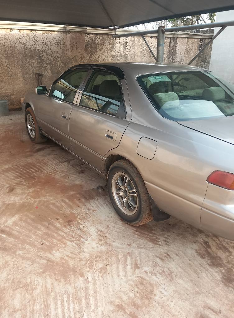 A picture of Toyota camry 2.2 up for sale