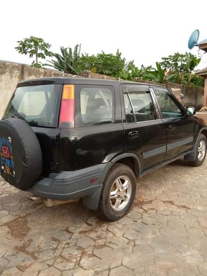 A picture of HONDA CR V