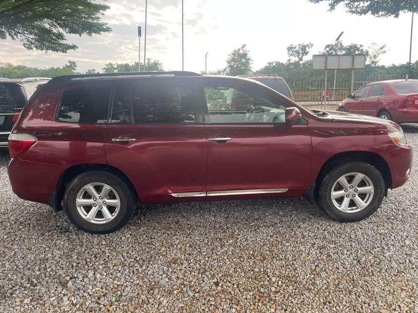 A picture of Toks Standard Used 2009 Toyota Highlander Leather Seat buy and