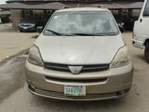 A picture of 2005 Toyota Sienna