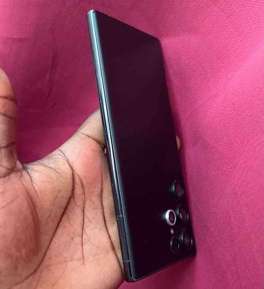 A picture of Samsung Galaxy s22 Ultra 128gb Tz s 385 000 Tu