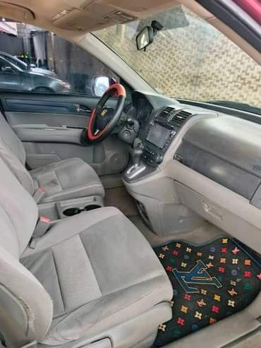 A picture of Honda CR V 2007 with silent Engine and smooth Gear