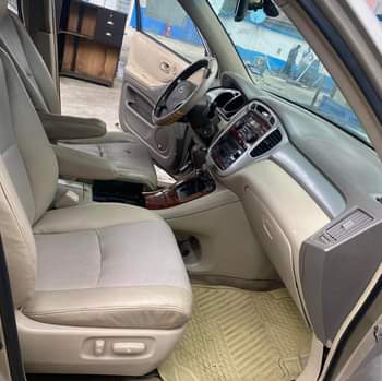 A picture of  Extremely clean Toyota Highland 2006 Please come with your