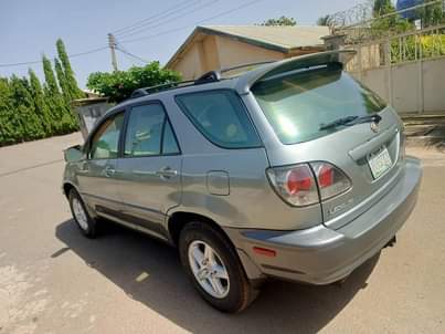 A picture of 2003 RX300