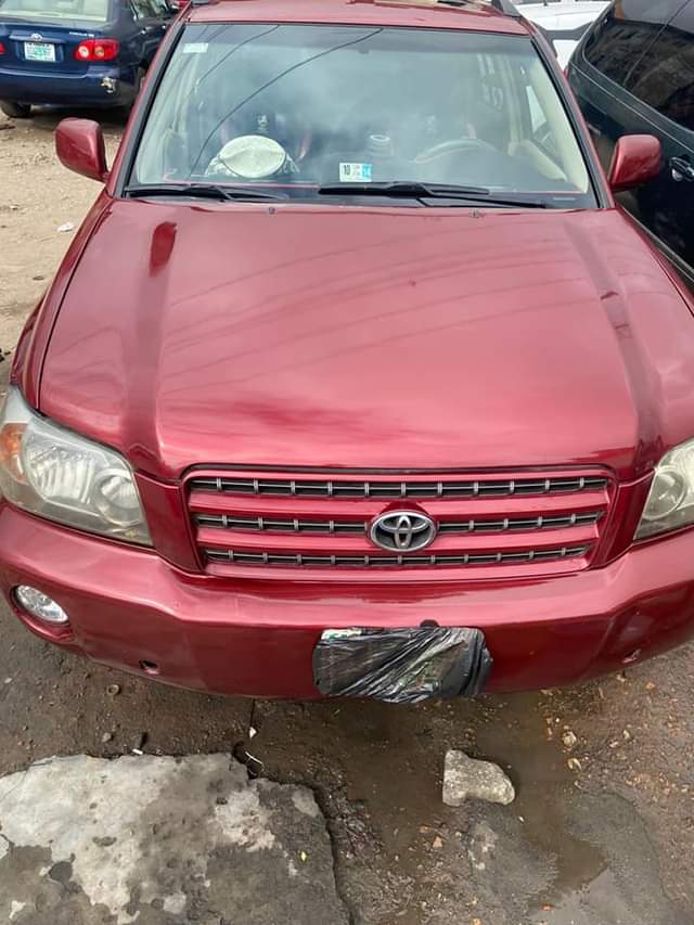 A picture of Toyota Highlander 2004...100 perfect