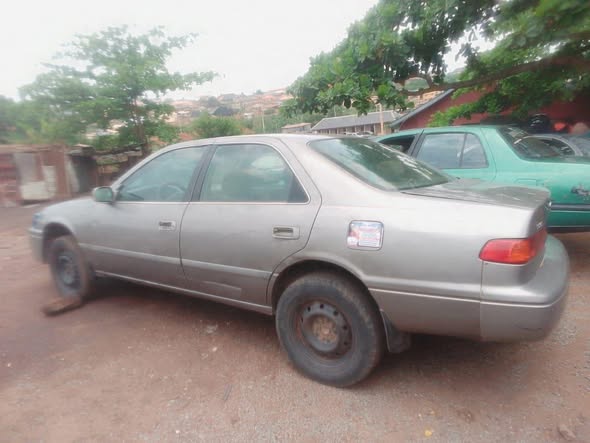 A picture of Toyota camry drop light