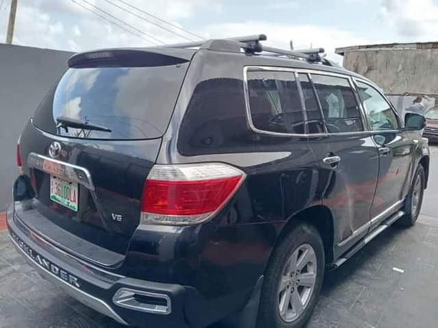 A picture of Toyota Highlander 2013 buy and drive engine and gear working
