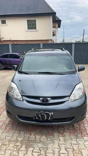 A picture of Sienna 08 08022656984