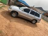 A picture of Toks standard 2004 model 3rows location is ibadan Everything working
