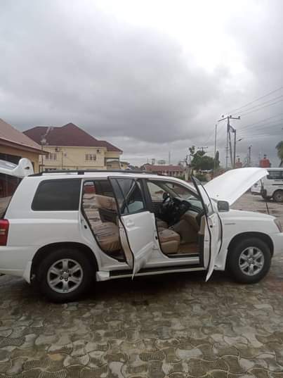 A picture of SMARTAUTOS Clean Toyota Highlander 3 Seaters Belgium Grade First User
