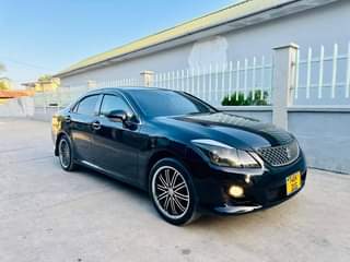 A picture of toyota crown athlete