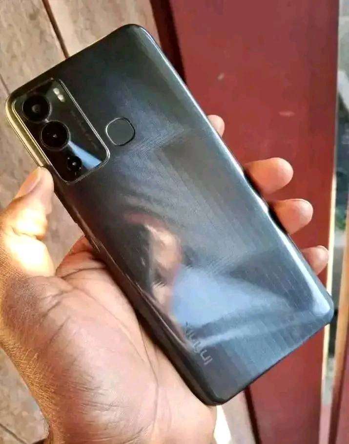 A picture of Infinix hot 12i