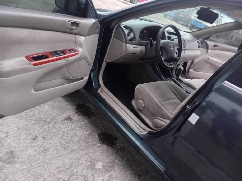 A picture of 2004 Toyota Camry
