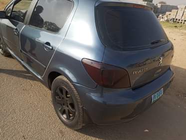 A picture of Peugeot 307 manual Transmission 4 sale clean body and clean