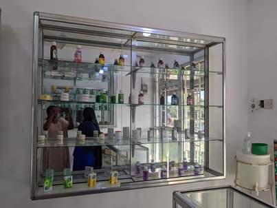 A picture of MAKABATI YA VIOO NA MLANGO WA ALMINIUM