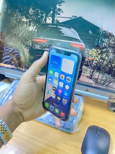 A picture of iPhone 11 64gb NO FACE DM BM 