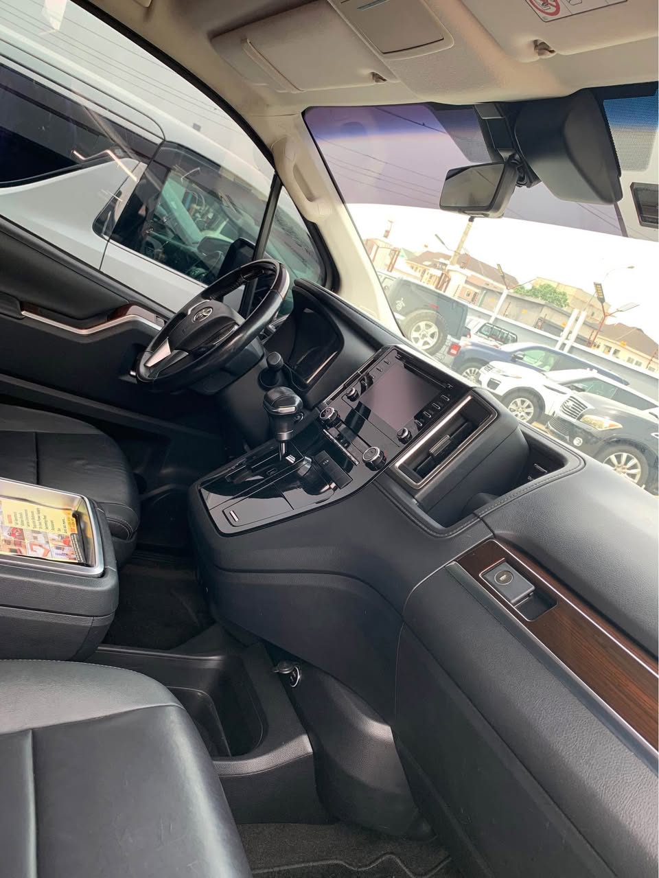 A picture of 95 000 000 NEW ENTRY FOREIGN USED 2020 Toyota GRANVIA