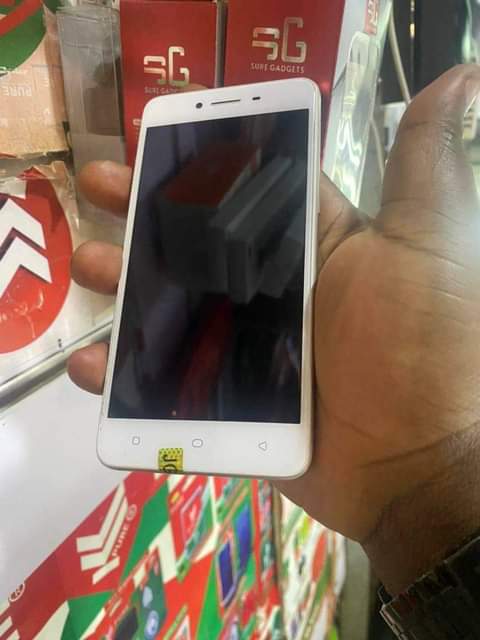 A picture of Oppo phone