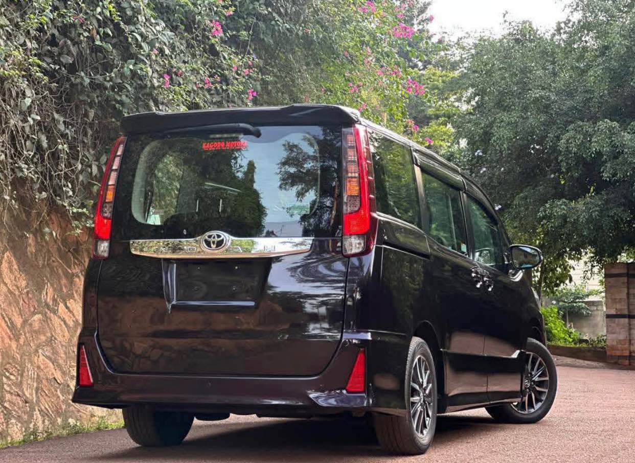 A picture of Toyota Noah 57M 2016 0700827103 Full Specs Good condition
