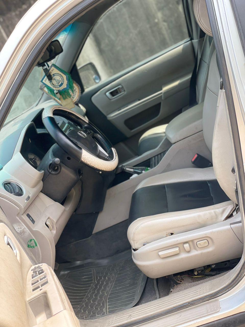 A picture of Honda pilot 2011
