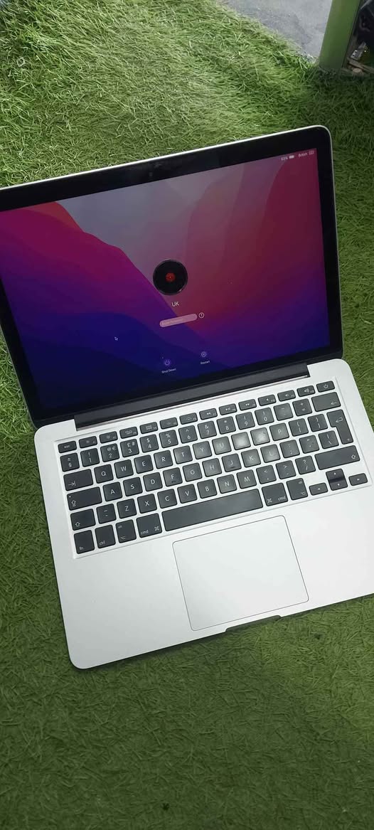 A picture of Mac Book 2015