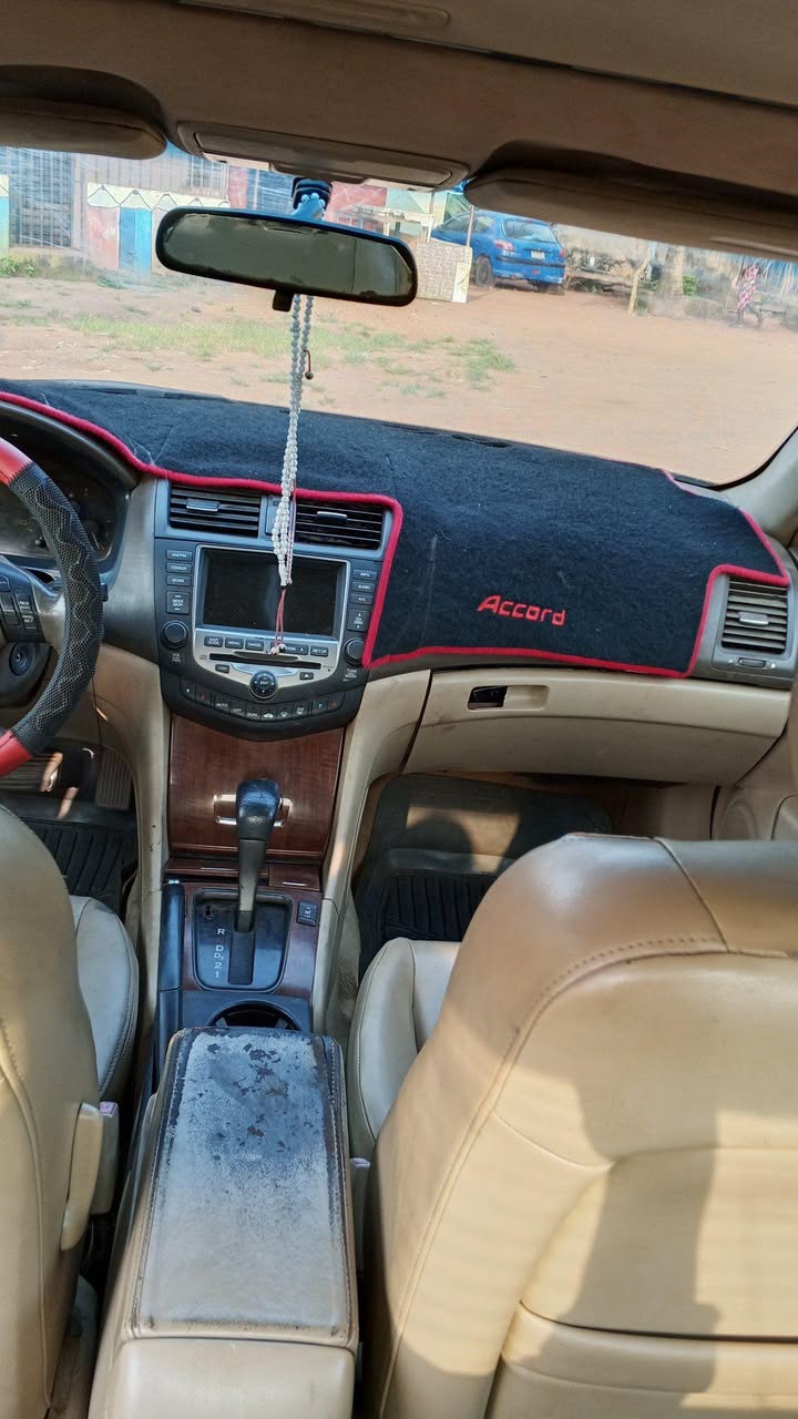 A picture of Honda Accord DC 07