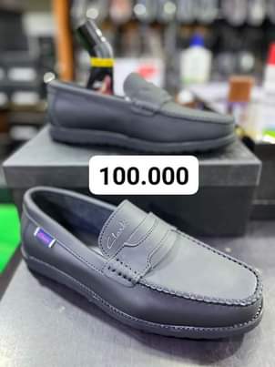 UGANDA �.